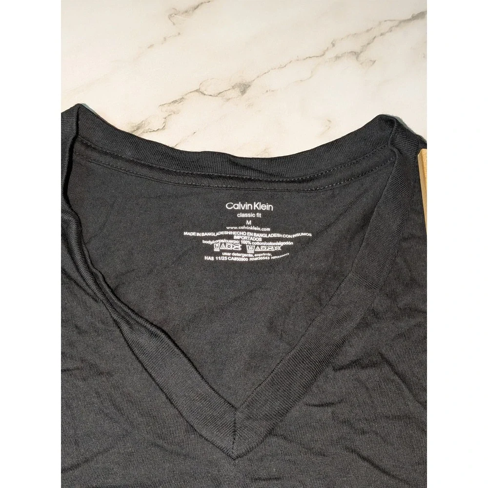 Calvin Klein Mens Classic Fit V-Neck T-Shirt Black Cotton Short‎ Sleeve Size M